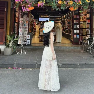 Ảnh 2 của Váy maxi ren trắng hai dây nữ