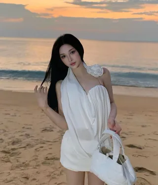 Photo 3 of Set váy trắng quây vai hoa hai món nữ