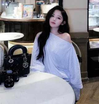 Ảnh 2 của Set áo váy sọc lệch vai Aguja DN73