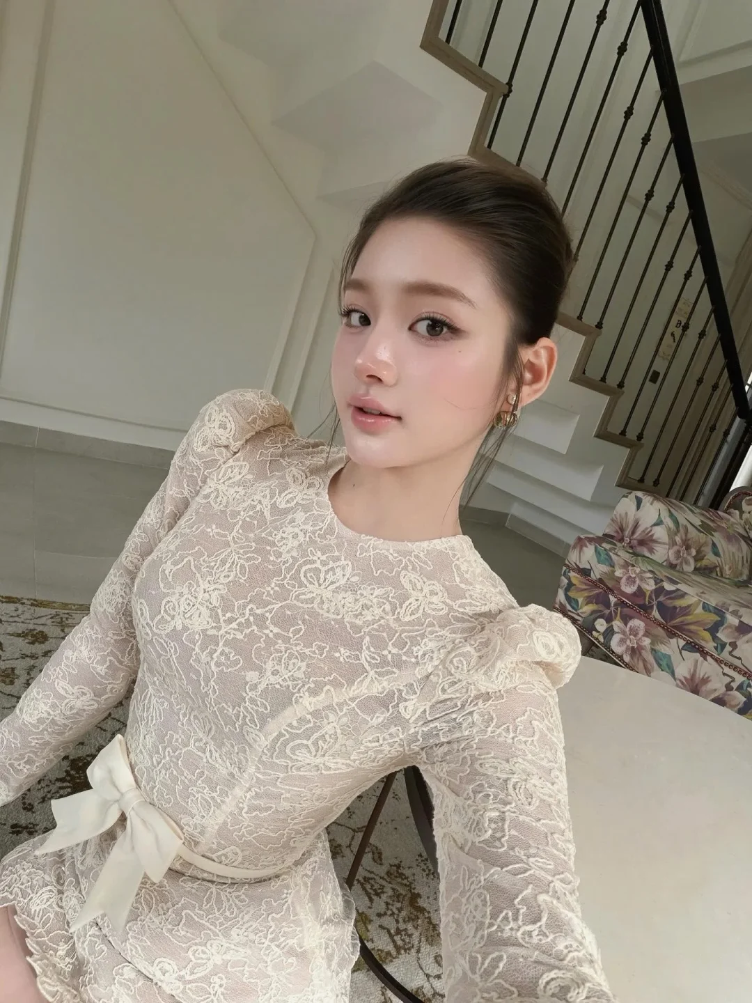 Ảnh 2 của Đầm ren trắng tay dài dự tiệc