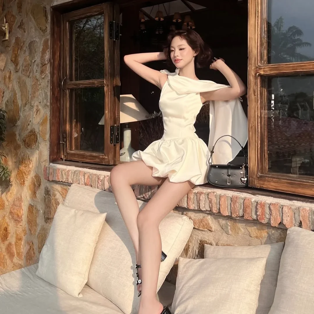 Ảnh 2 của Đầm lụa trắng thiết kế vai nơ nữ