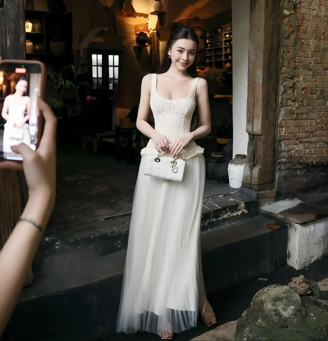 Ảnh 1 của Đầm maxi ren peplum trắng nữ