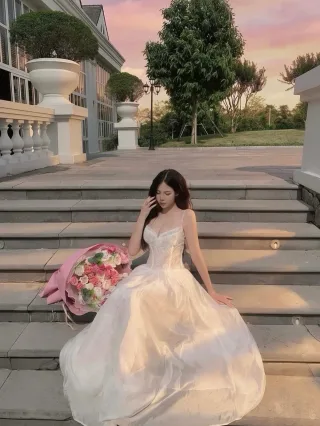 Ảnh 2 của Váy cưới trắng xòe ren công chúa size M