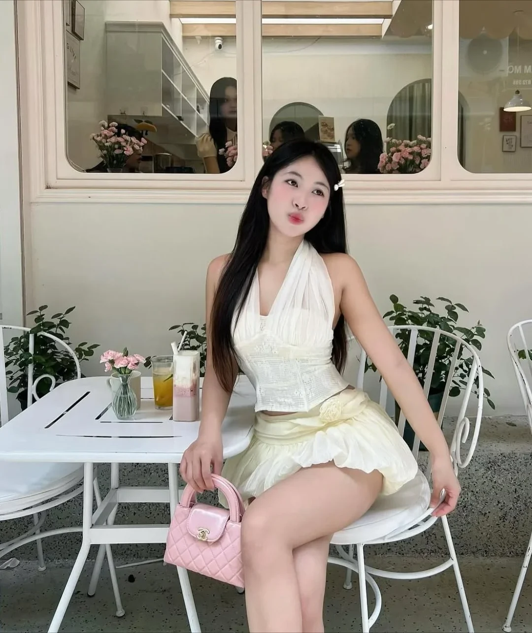 Photo 5 of Set áo yếm croptop chân váy trắng kem nữ