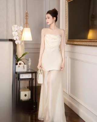 Ảnh 4 của Đầm lụa kem không dây vai size M
