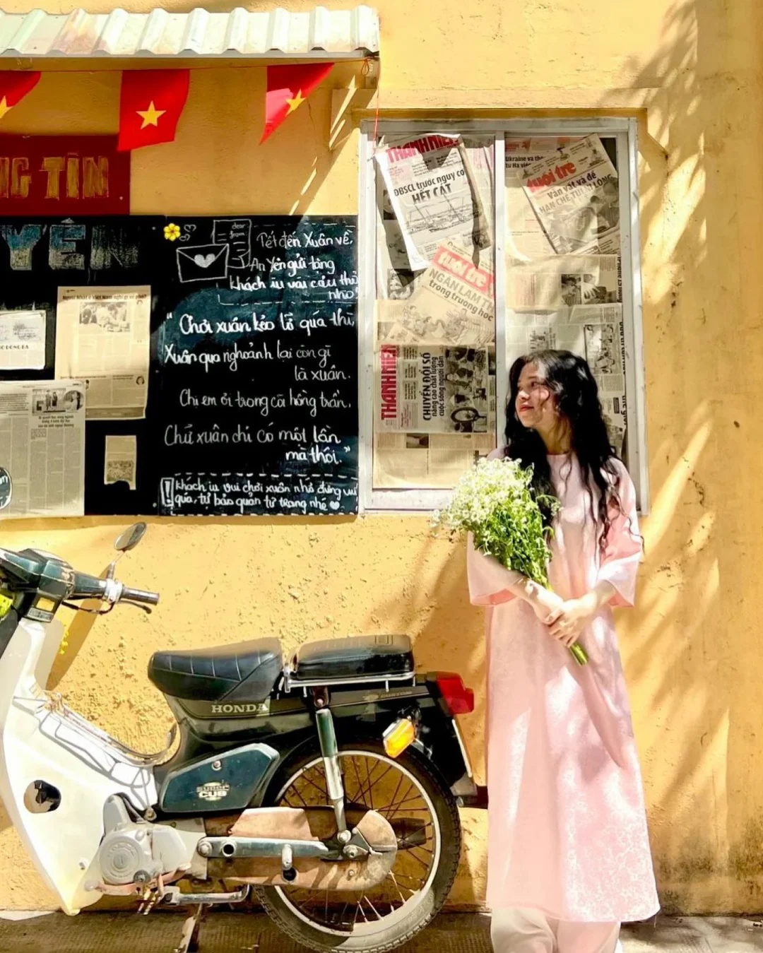 Photo 2 of Set Áo Dài Gấm Hồng Nữ Truyền Thống