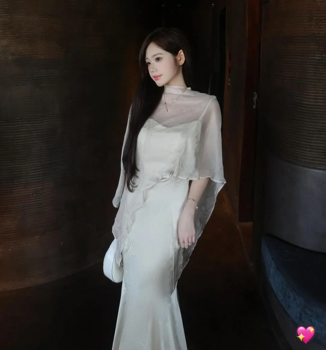Photo 1 of Váy dạ hội trắng dài nữ sang trọng