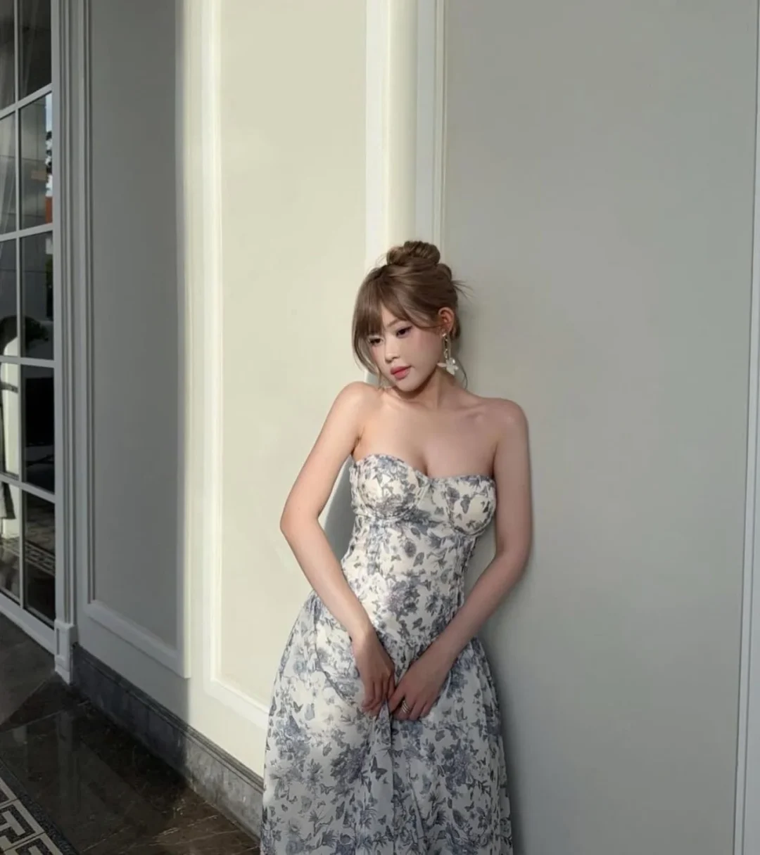 Ảnh 4 của Váy dạ hội strapless trắng họa tiết bướm