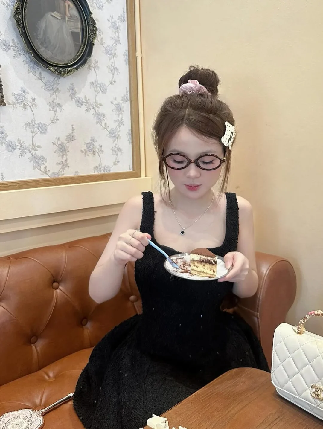 Photo 5 of Đầm mini đen nơ tweed nữ
