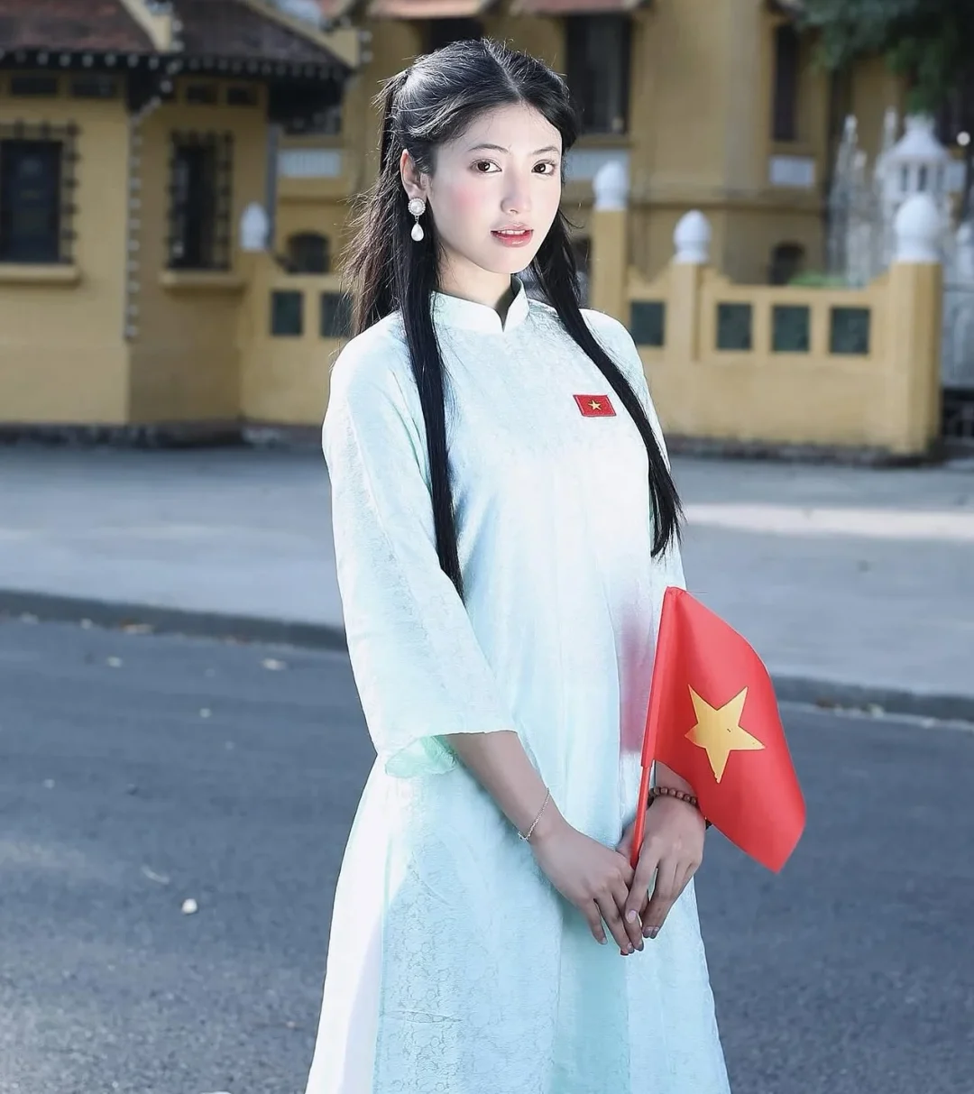 Photo 5 of Áo dài nữ trắng truyền thống cho thuê