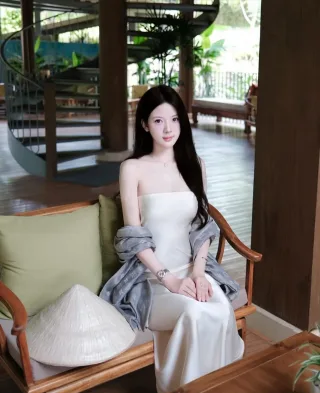 Photo 1 of Đầm lụa cúp ngực kem nữ DD04