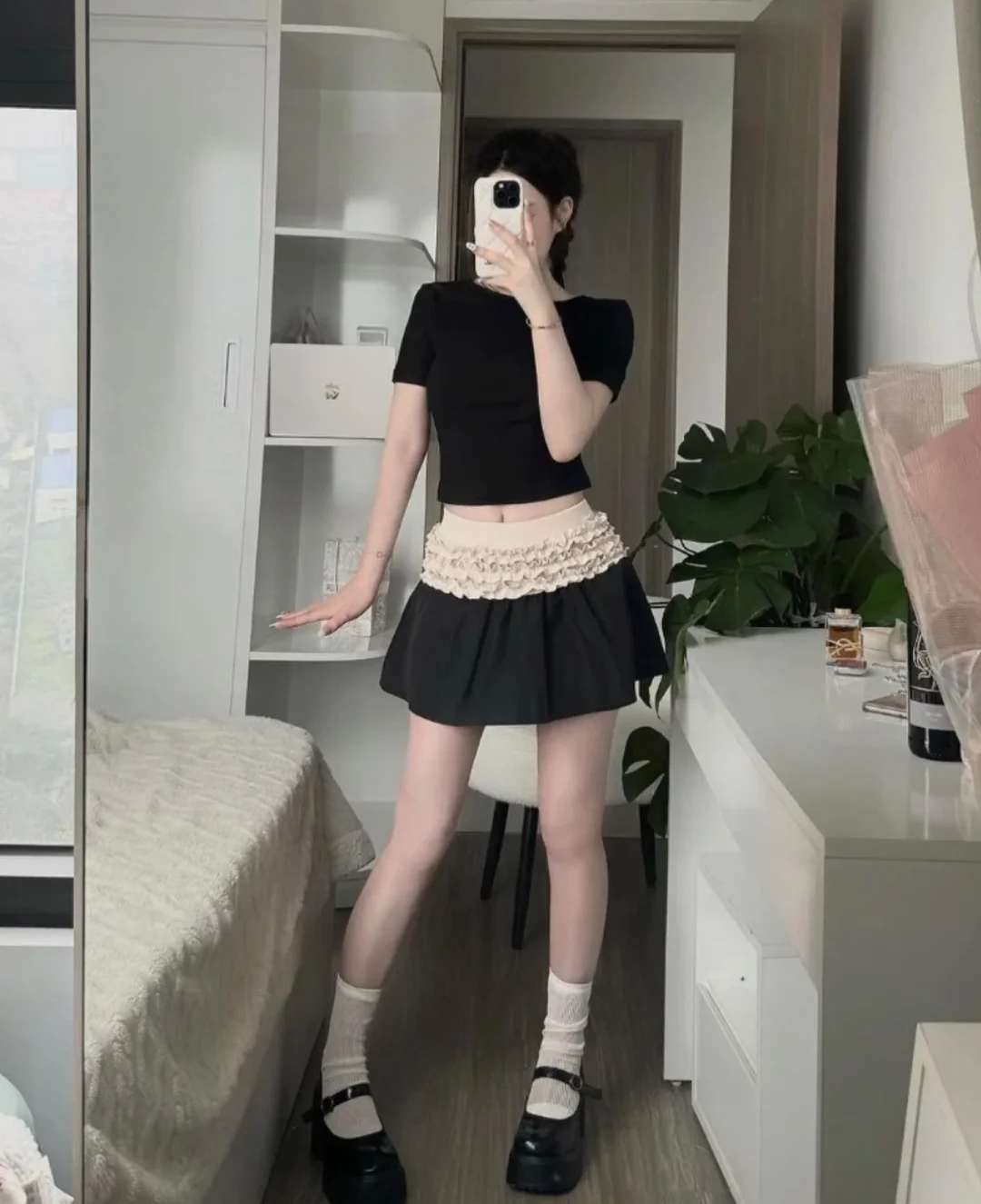 Photo 4 of Set croptop đen chân váy nhún nữ size S