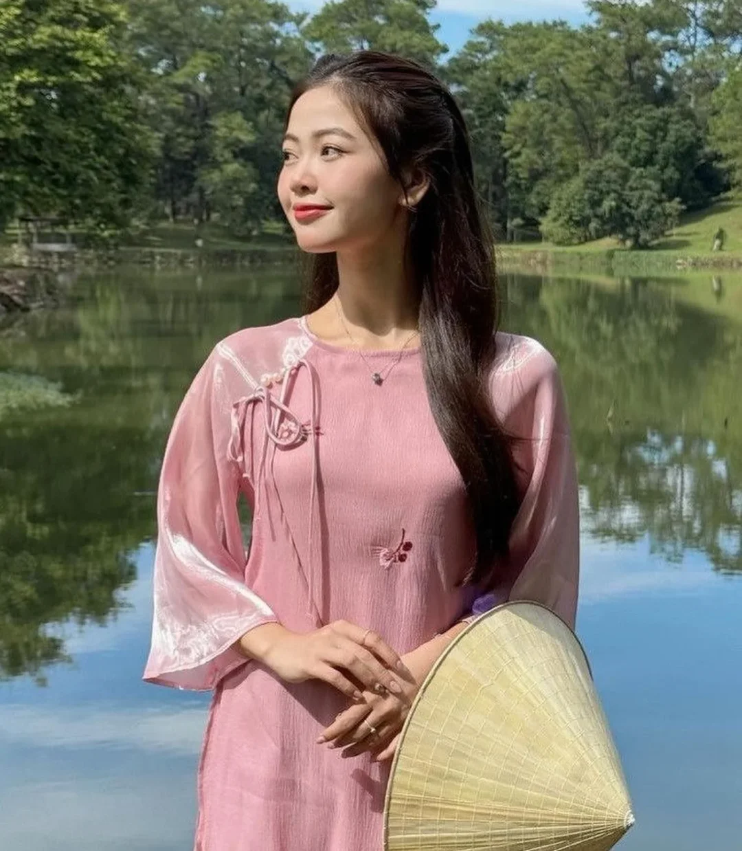 Photo 2 of Set áo dài voan hồng thêu hoa nữ