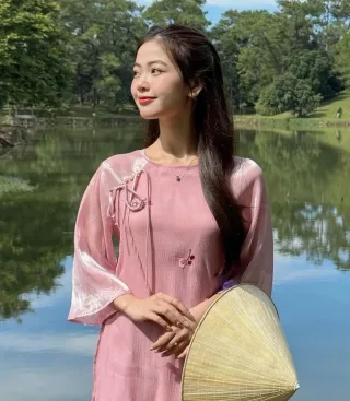Photo 2 of Set áo dài voan hồng thêu hoa nữ