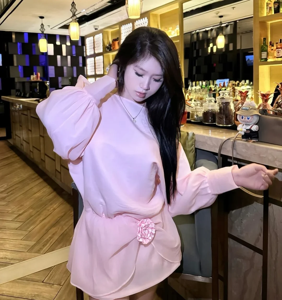 Ảnh 2 của Set áo váy satin hồng pastel nữ Aguja