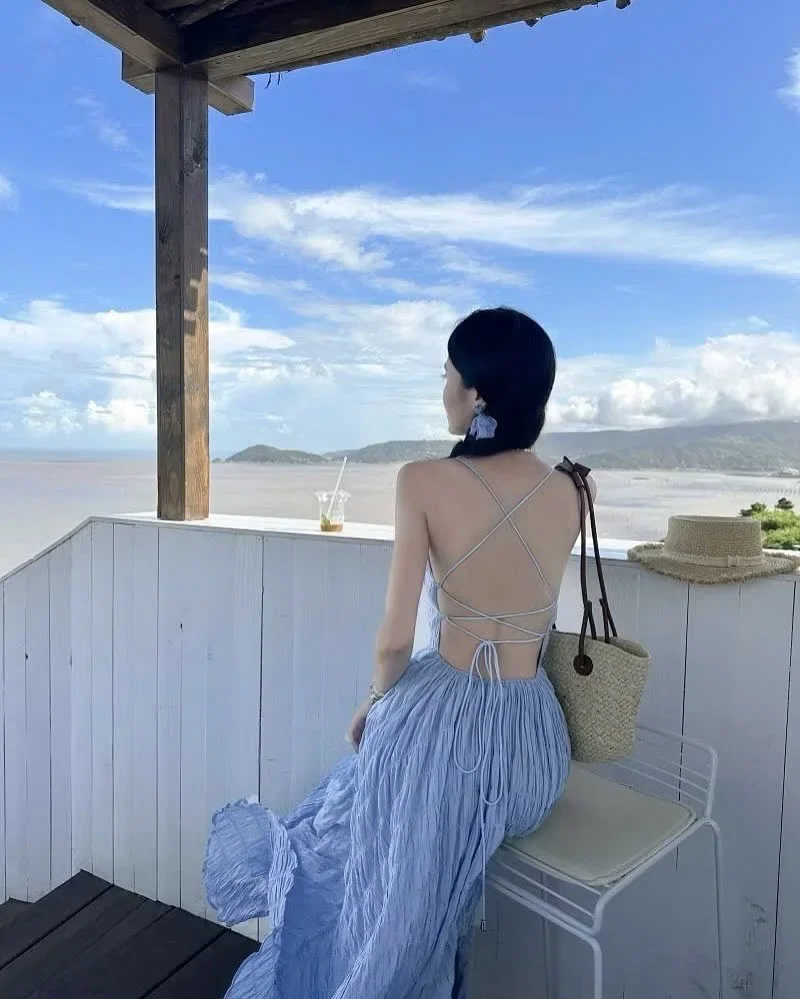 Photo 4 of Váy maxi xanh nhạt hở lưng nữ