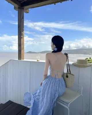 Photo 4 of Váy maxi xanh nhạt hở lưng nữ