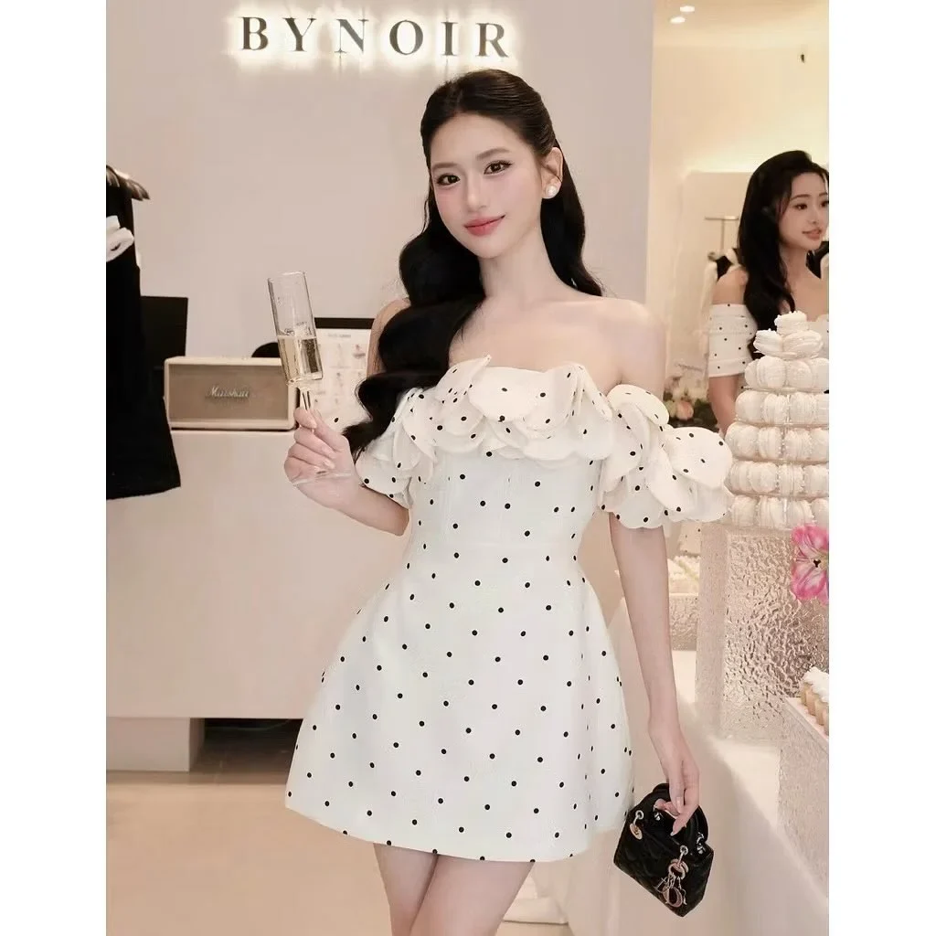 Photo 1 of Váy ngắn chấm bi trễ vai trắng nữ