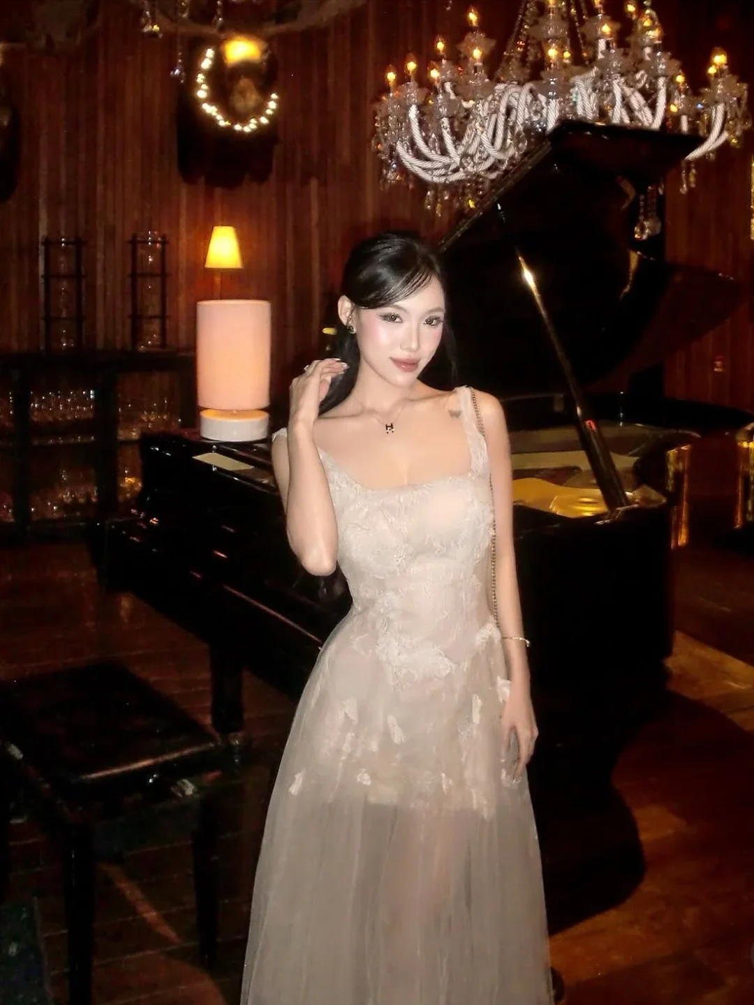 Photo 4 of Váy tiệc voan ren be nhạt Chouchou size S