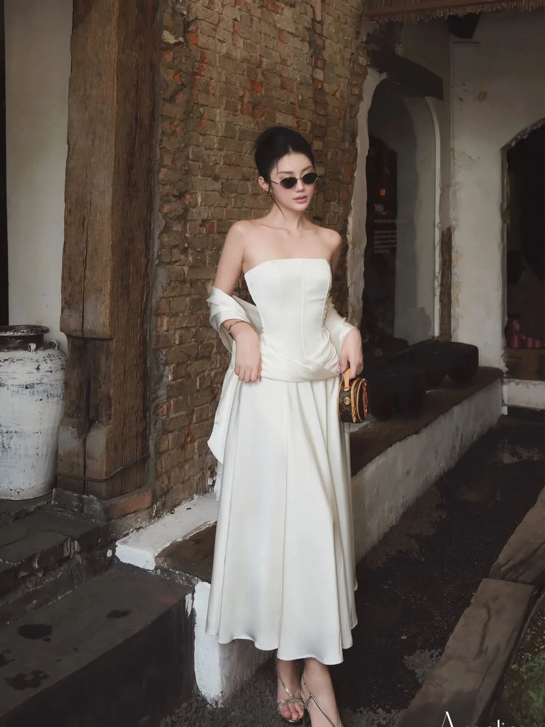 Ảnh 3 của Đầm maxi trắng corset Amelie sang trọng