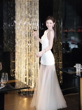 Photo 1 of Đầm maxi trắng sang trọng cho thuê
