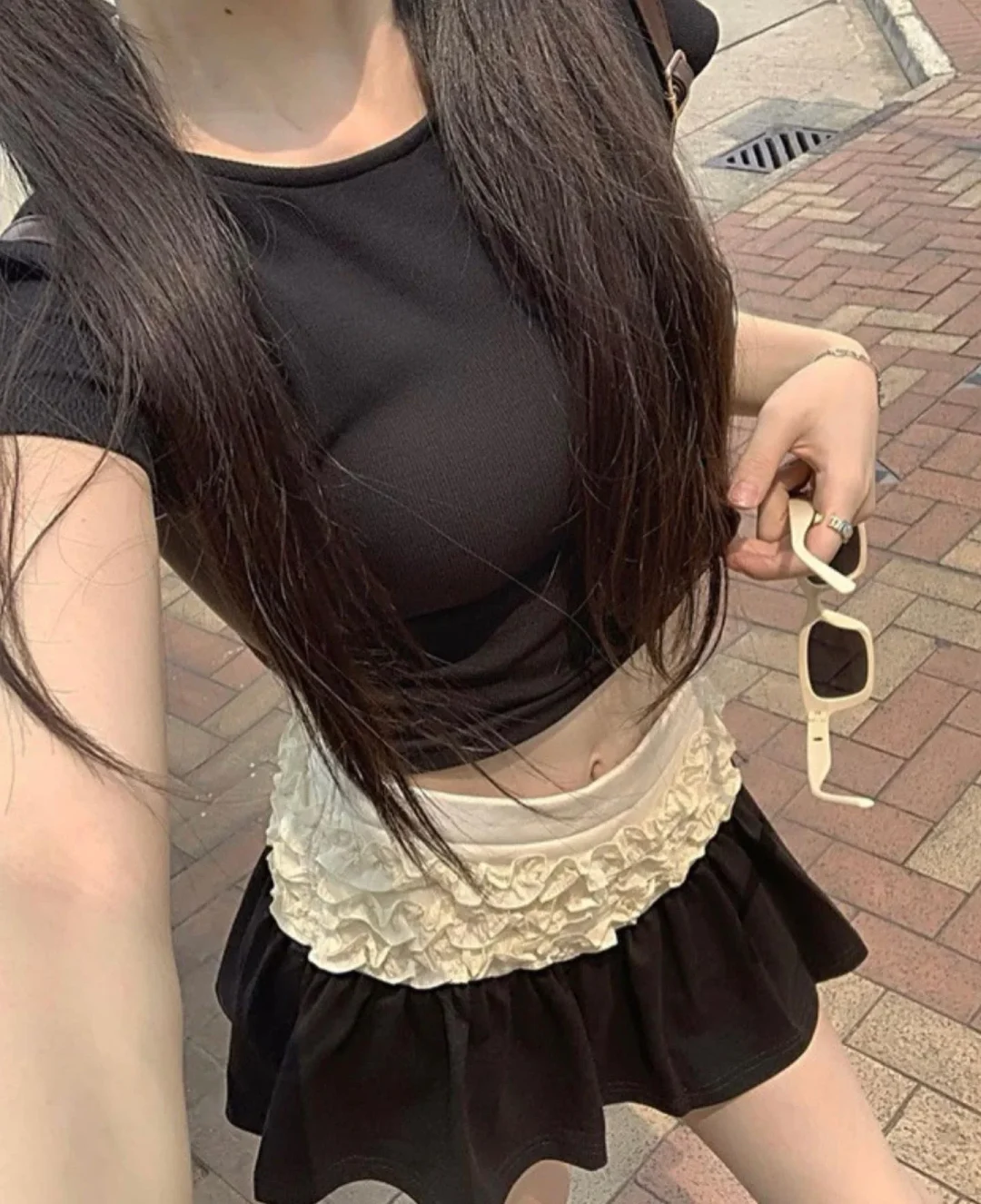 Photo 2 of Set croptop đen chân váy nhún nữ size S