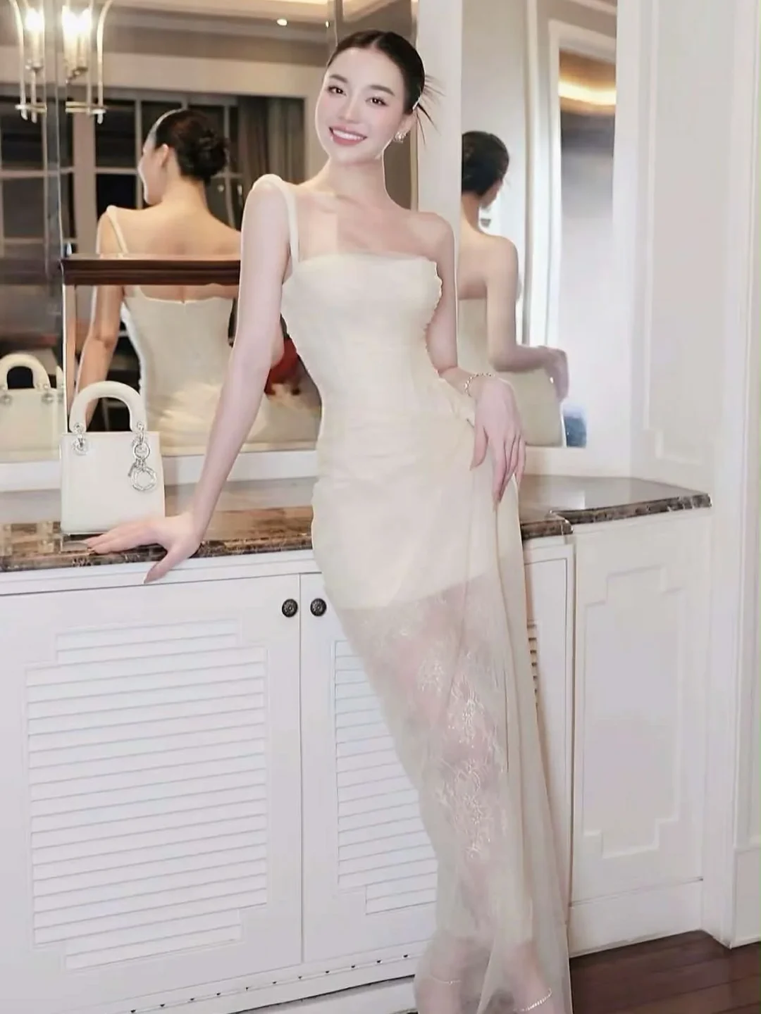 Ảnh 3 của Đầm maxi trắng strapless corset thuê
