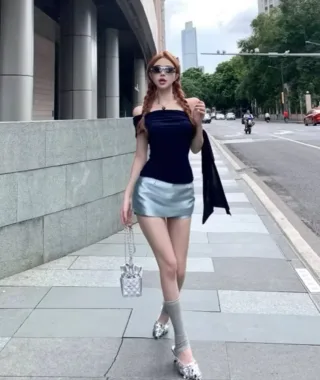 Photo 3 of Set Áo Lệch Vai Đen Chân Váy Satin Xanh