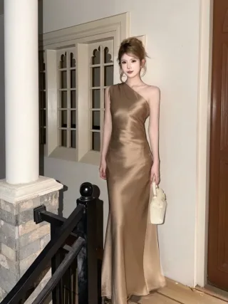 Ảnh 4 của Váy satin nude hở lưng maxi nữ