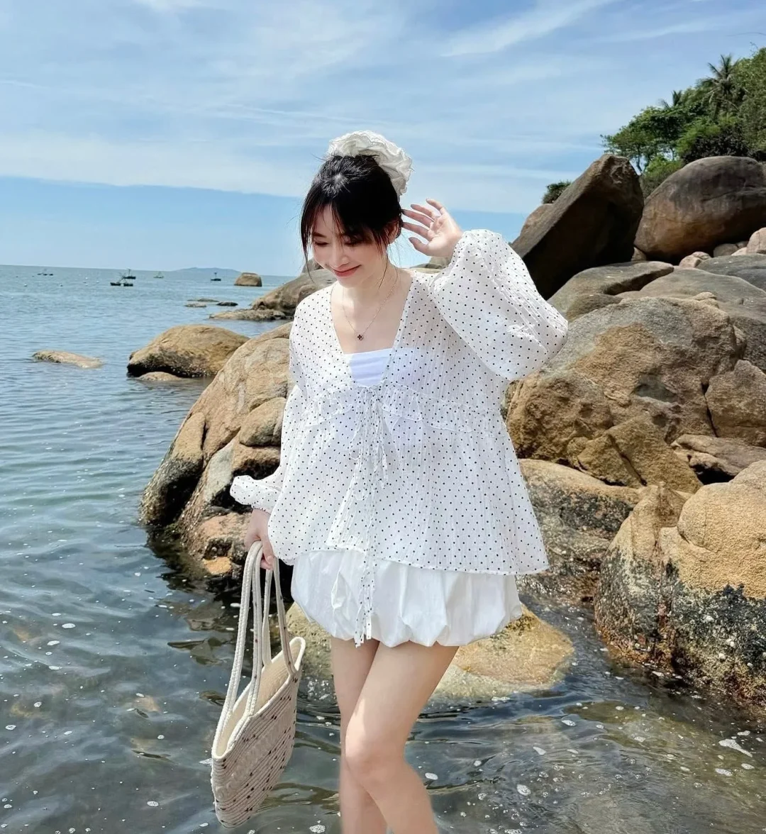 Ảnh 1 của Set Áo Blouse Chấm Bi Tay Phồng Nữ