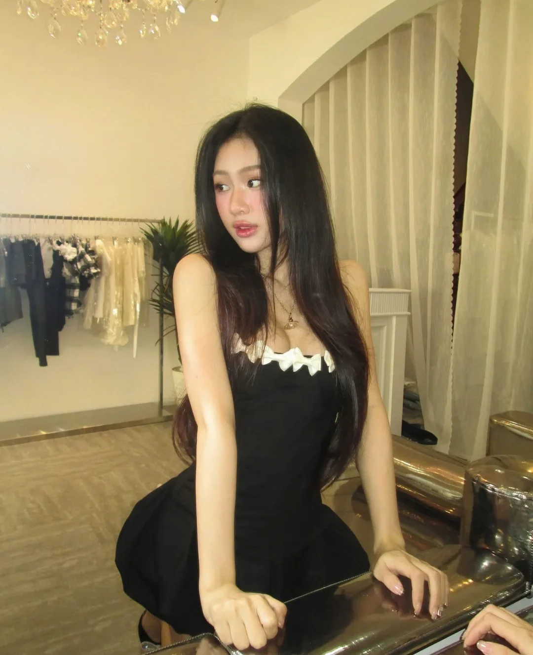 Ảnh 3 của Đầm đen nơ kem quây ngực size S/M