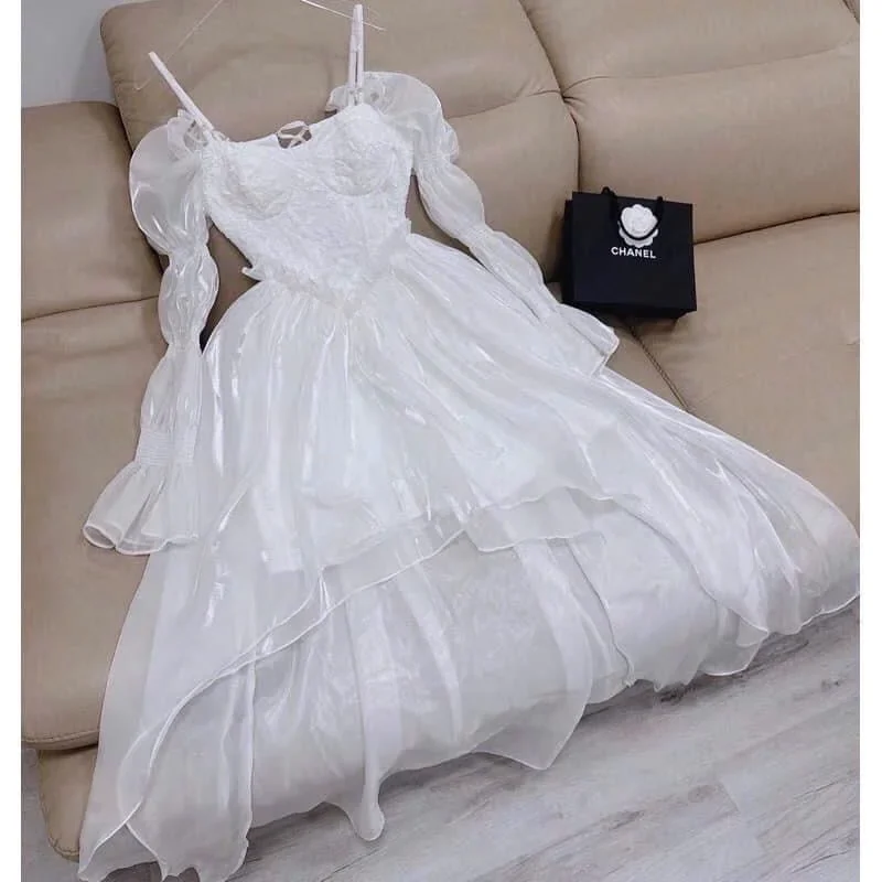 Photo 4 of Váy maxi trắng bồng bềnh trễ vai
