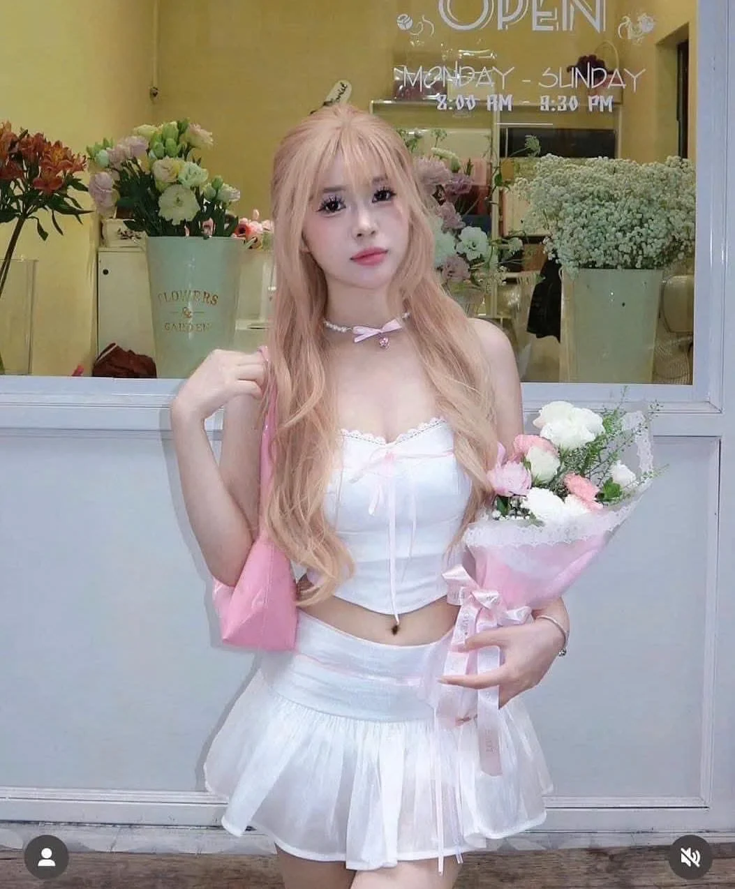 Ảnh 1 của Set croptop chân váy trắng nơ hồng size M