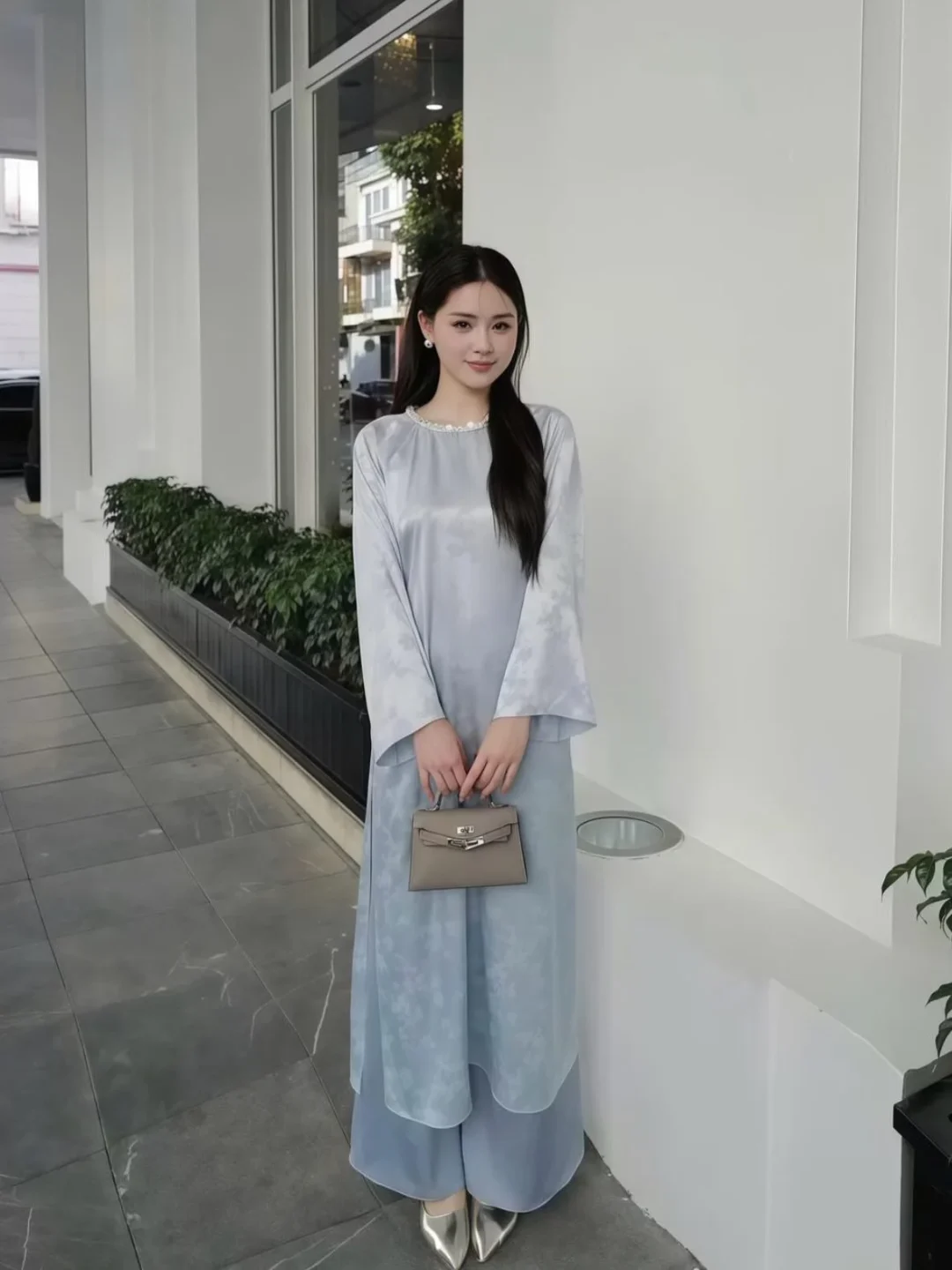 Photo 1 of Áo dài satin xanh nhạt nữ sang trọng
