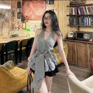Photo 1 of Set áo yếm sọc trắng đen nơ lớn nữ