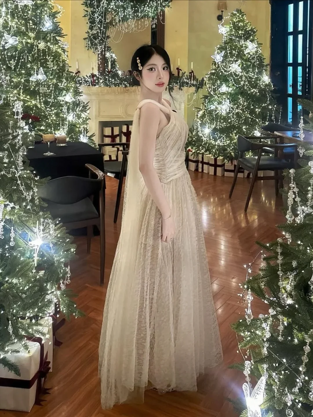 Ảnh 1 của Váy maxi ren be size S nữ