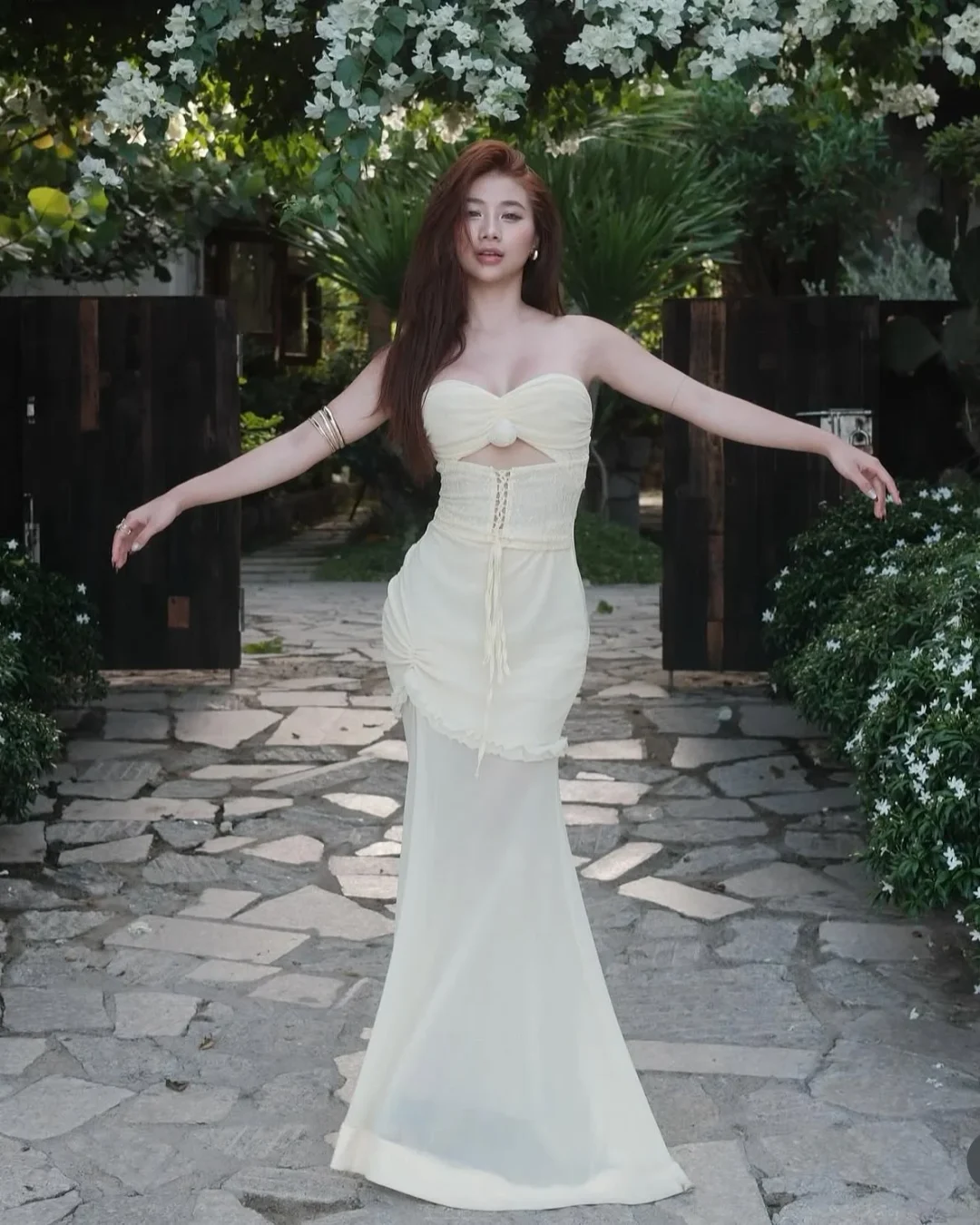 Photo 3 of Đầm corset cut-out vàng nhạt nữ