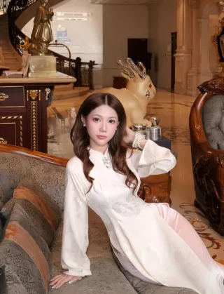 Photo 2 of Áo dài nữ satin trắng thêu ren truyền thống