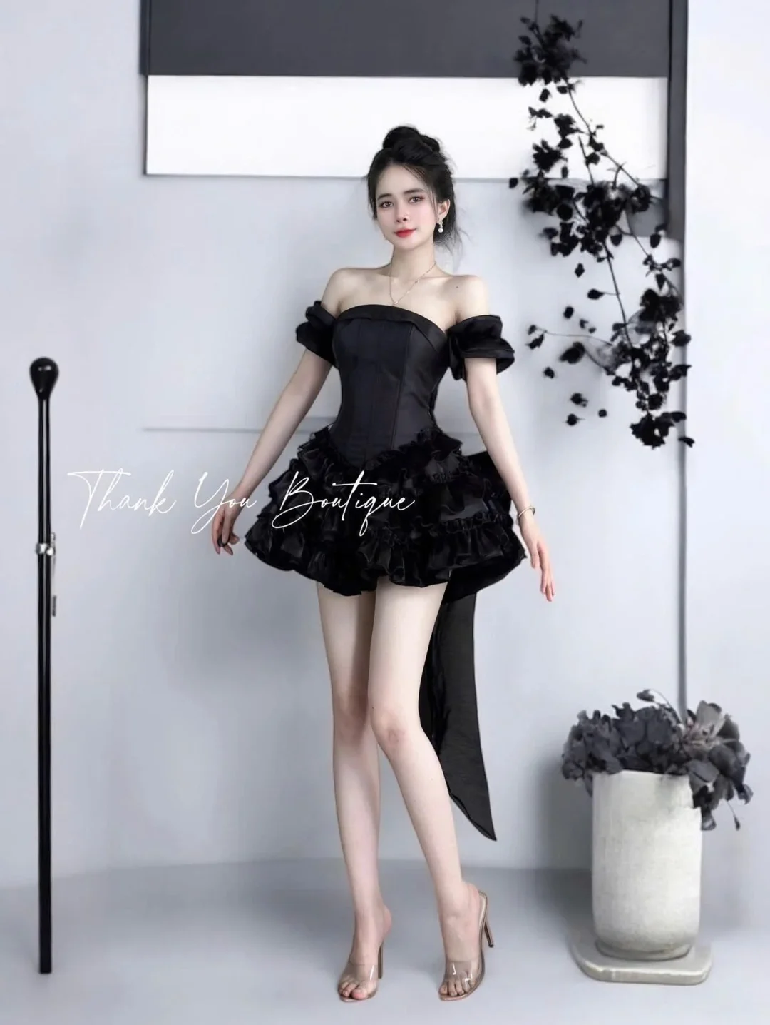 Photo 1 of Đầm đen trễ vai bèo nhún nữ
