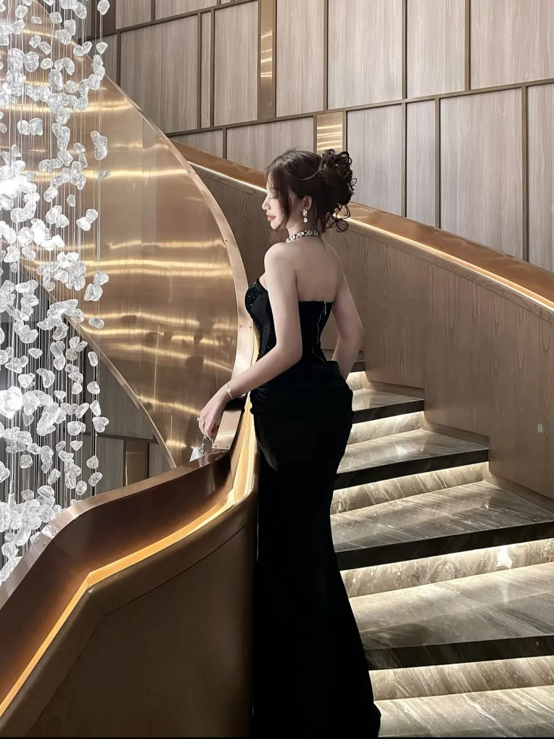 Ảnh 1 của Đầm dạ hội nhung đen cúp ngực đuôi cá