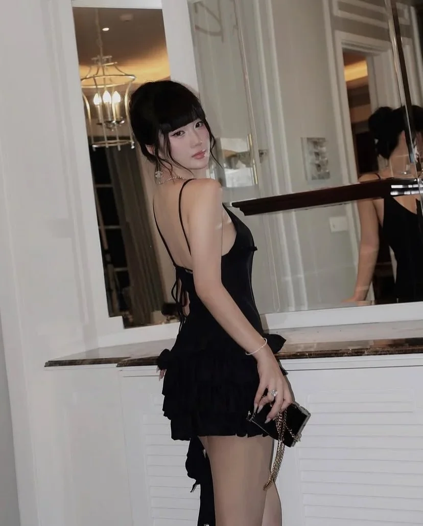 Photo 3 of Đầm ngắn đen hai dây satin nữ