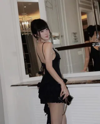Photo 3 of Đầm ngắn đen hai dây satin nữ