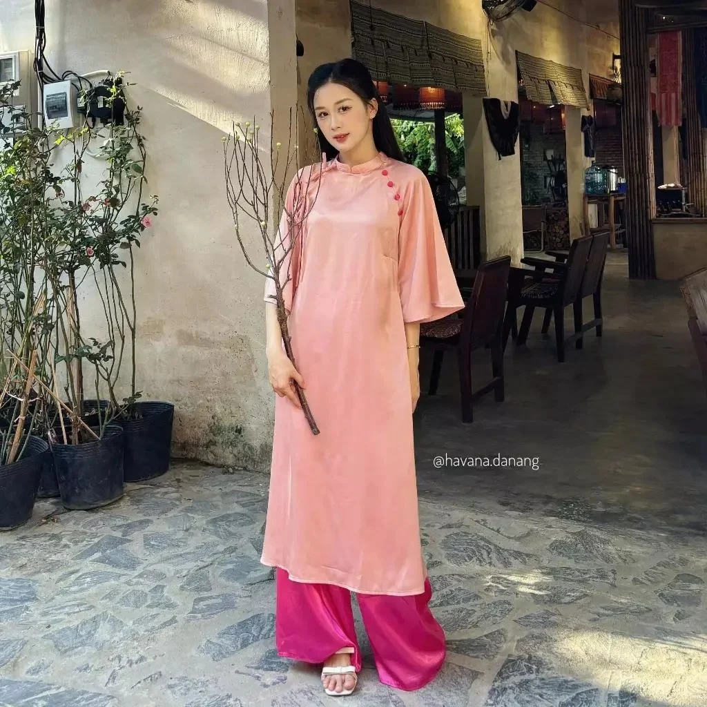 Photo 1 of Áo dài lụa hồng ôm lưng thon nữ