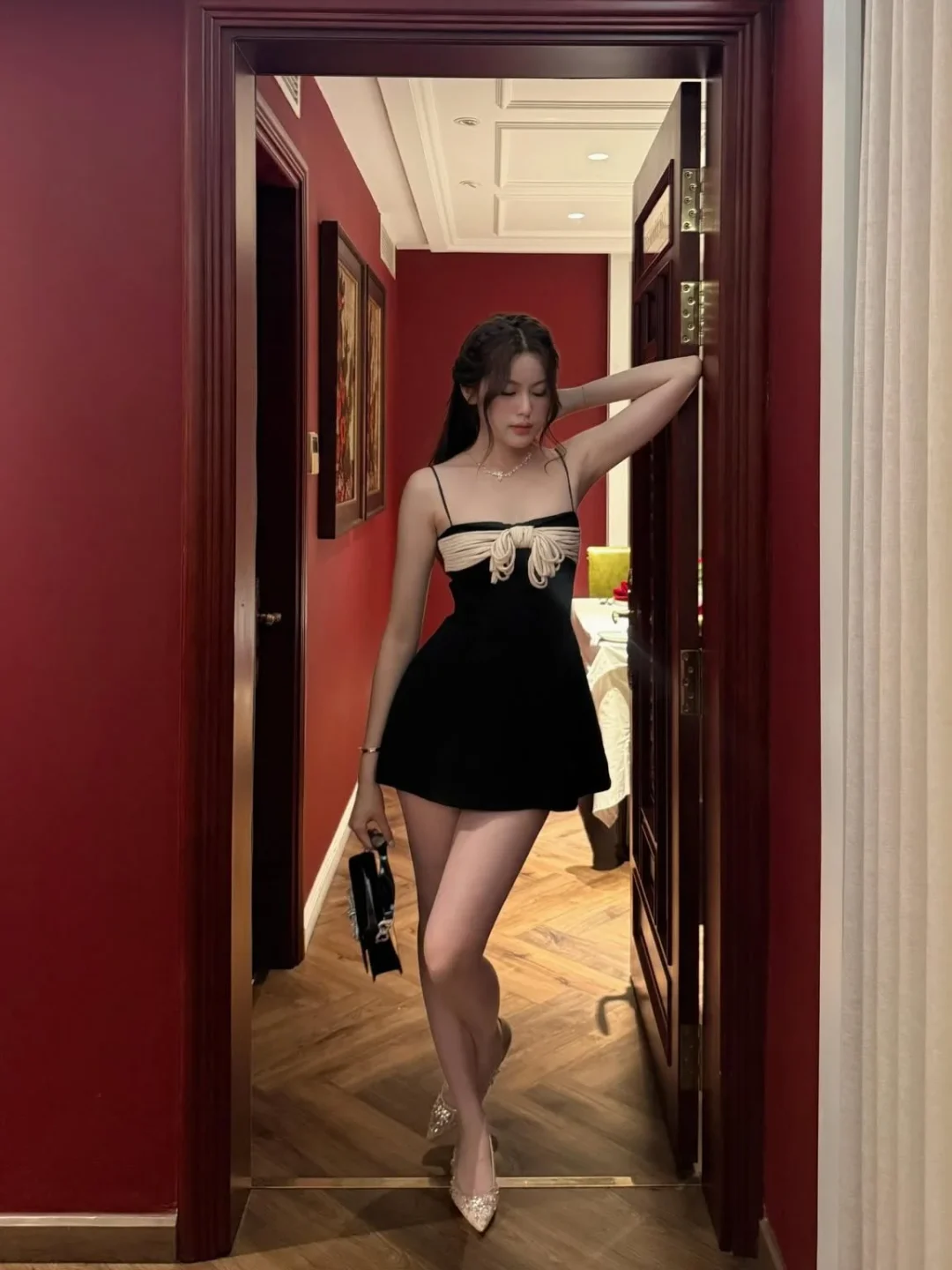Photo 1 of Váy mini đen nơ ngực nữ size S
