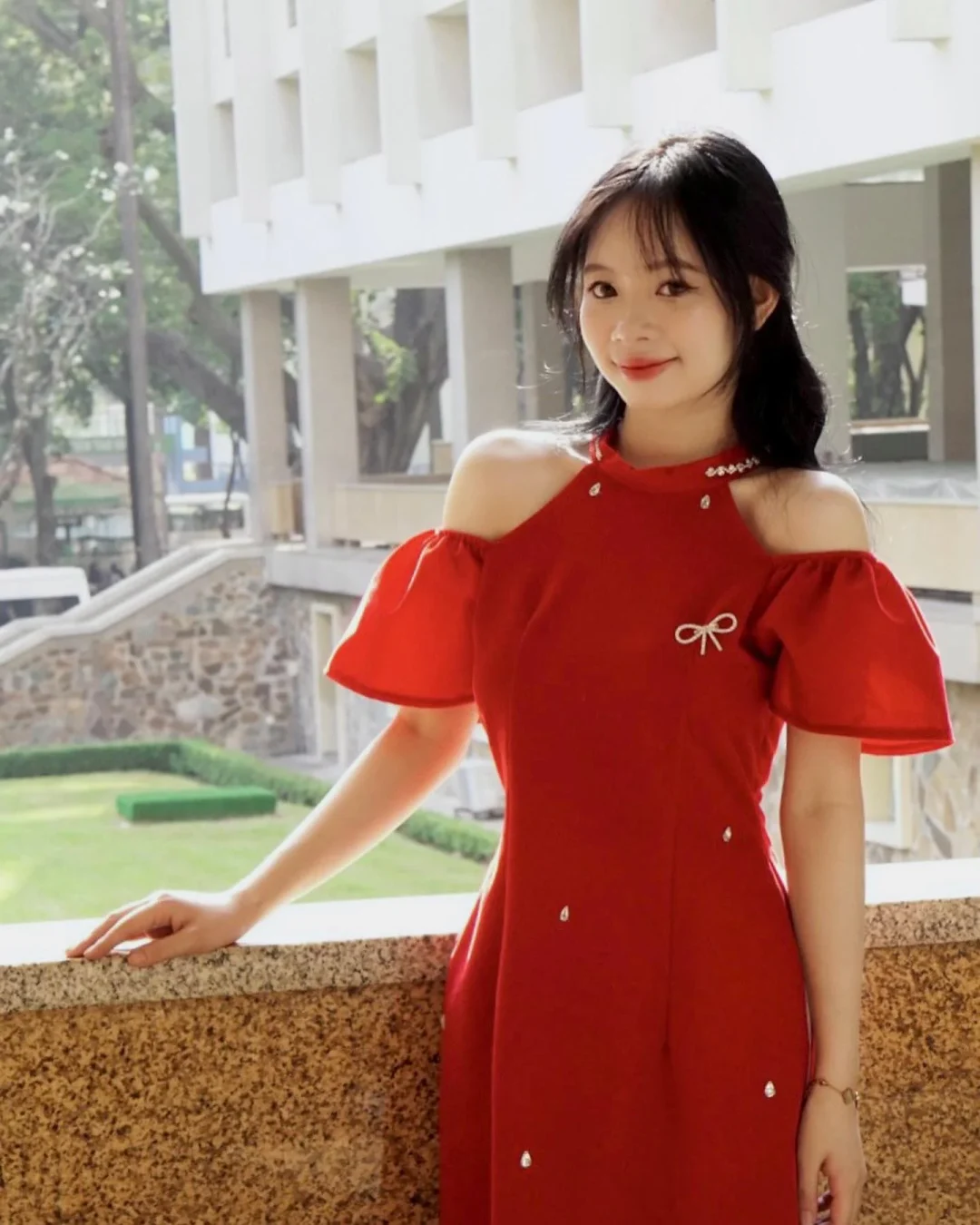 Photo 2 of Áo dài nhung đỏ vai trần nữ sang trọng