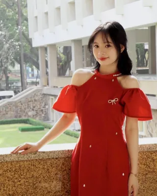 Photo 2 of Áo dài nhung đỏ vai trần nữ sang trọng