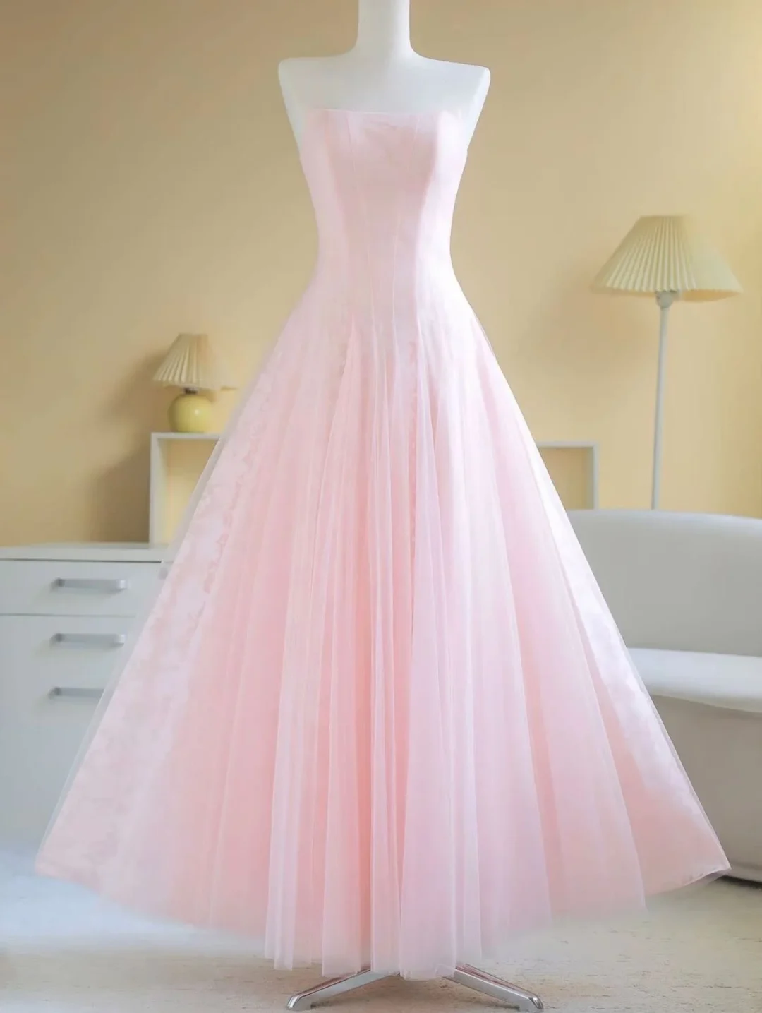 Ảnh 2 của Váy tulle hồng trễ vai maxi nữ