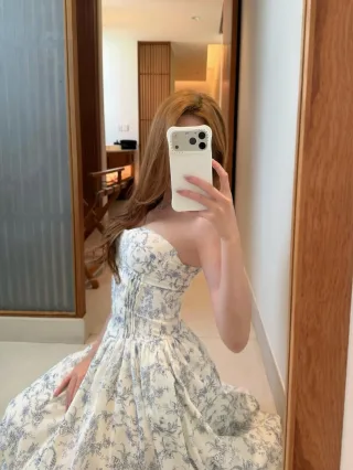 Photo 1 of Váy maxi hoa nhí cúp ngực trắng nữ