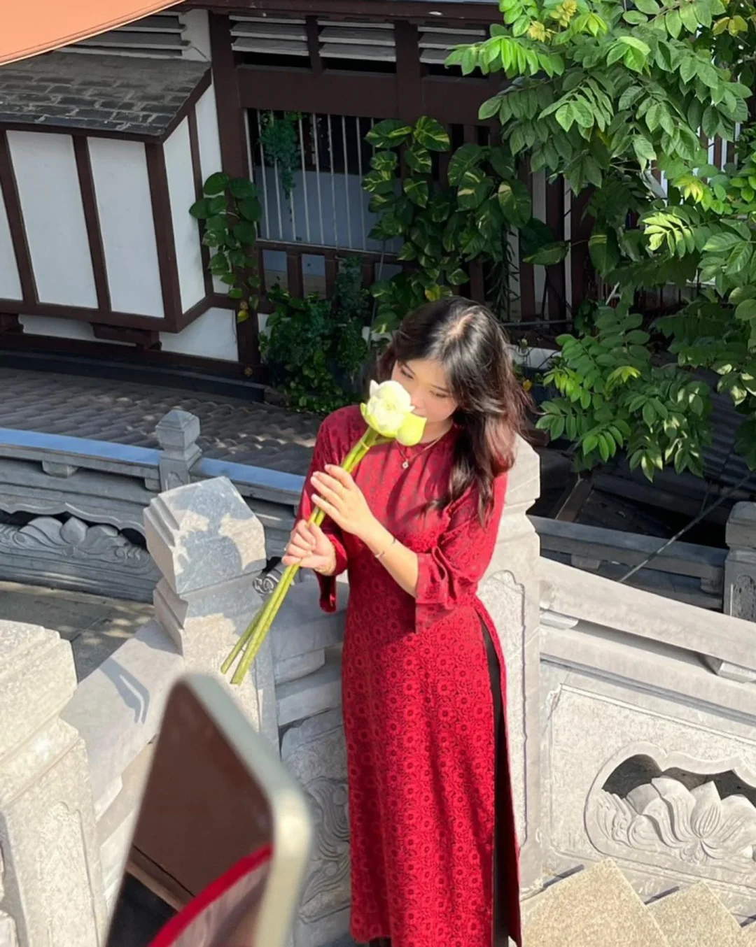 Photo 3 of Áo dài gấm đỏ ren hoa size M/L