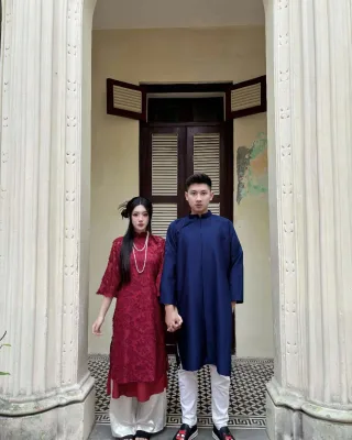 Photo 2 of Áo dài cặp đôi ren đỏ xanh truyền thống